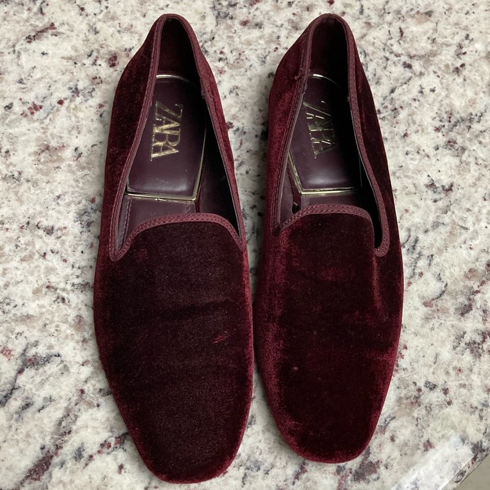 Zara size 39 velvet flats.